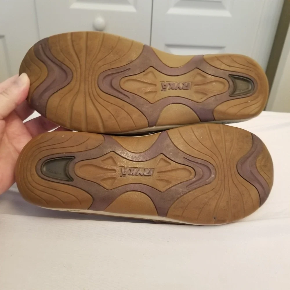 RYKA Womens Beige Slip On Walking Shoes Mesh Comfort Flats Size 8.5 W